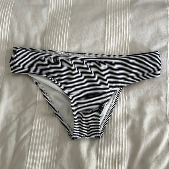 Xhilaration Bikini Bottoms - Picture 1 of 3